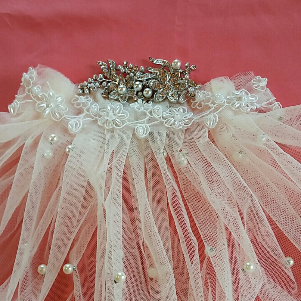 NEW VEIL WITH PERLS AND WHITE RHINESTONES 57"